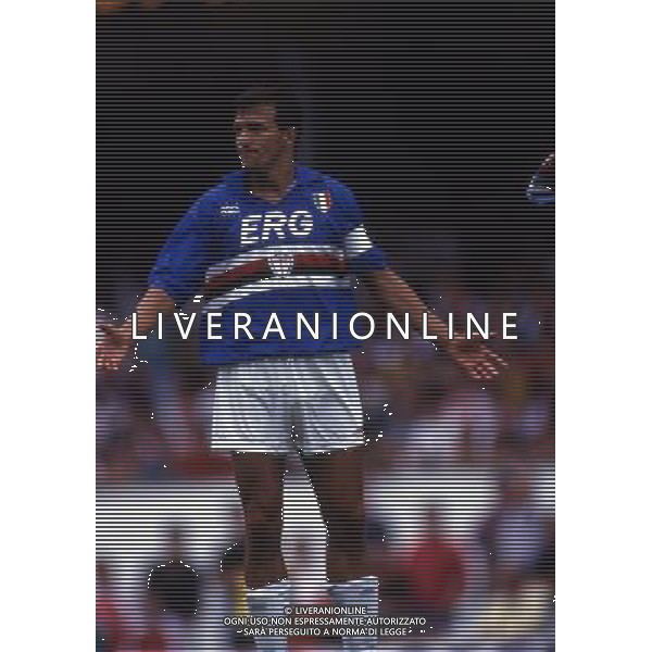 RETROSPETTIVA FAUSTO PARI CALCIATORE NELLA FOTO FAUSTO PARI CON LA MAGLIA DELLA SAMPDORIA AG ALDO LIVERANI SAS