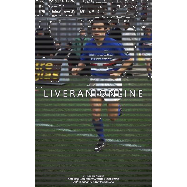 RETROSPETTIVA FAUSTO PARI CALCIATORE NELLA FOTO FAUSTO PARI CON LA MAGLIA DELLA SAMPDORIA AG ALDO LIVERANI SAS