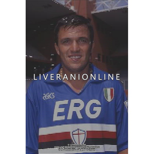 RETROSPETTIVA FAUSTO PARI CALCIATORE NELLA FOTO FAUSTO PARI CON LA MAGLIA DELLA SAMPDORIA AG ALDO LIVERANI SAS