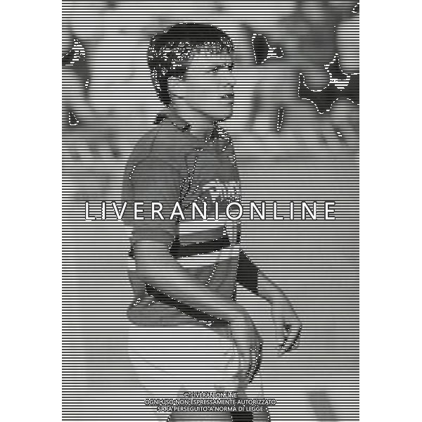 RETROSPETTIVA FAUSTO PARI CALCIATORE NELLA FOTO FAUSTO PARI CON LA MAGLIA DELLA SAMPDORIA AG ALDO LIVERANI SAS