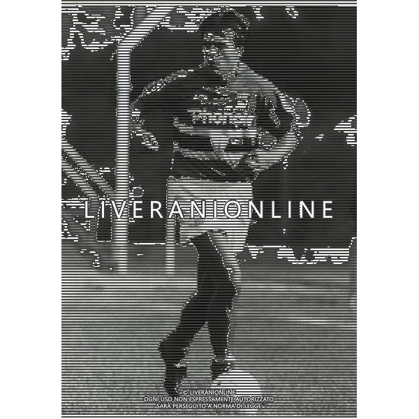 RETROSPETTIVA FAUSTO PARI CALCIATORE NELLA FOTO FAUSTO PARI CON LA MAGLIA DELLA SAMPDORIA AG ALDO LIVERANI SAS
