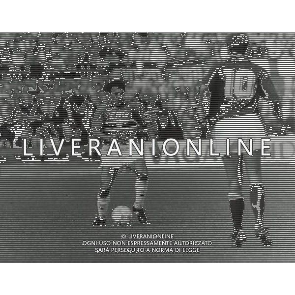 RETROSPETTIVA FAUSTO PARI CALCIATORE NELLA FOTO FAUSTO PARI CON LA MAGLIA DELLA SAMPDORIA AG ALDO LIVERANI SAS