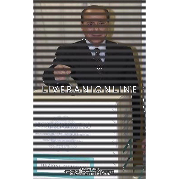 Milano 3 Aprile 2005 Elezioni Regionali Lombardia 2005 nella foto: Berlusconi Silvio durante la votazione foto Andry / Ag. Aldo Liverani