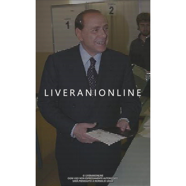 Milano 3 Aprile 2005 Elezioni Regionali Lombardia 2005 nella foto: Berlusconi Silvio durante la votazione foto Andry / Ag. Aldo Liverani