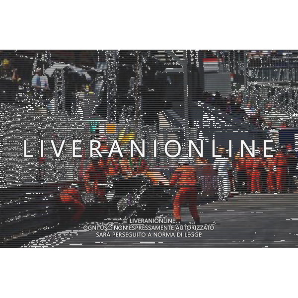 The McLaren MCL32 of Stoffel Vandoorne (BEL) McLaren is removed from the circuit by marshals after he crashed in qualifying. 27.05.2017. Formula 1 World Championship, Rd 6, Monaco Grand Prix, Monte Carlo, Monaco, Qualifying Day. AG ALDO LIVERANI SAS ONLY ITALY