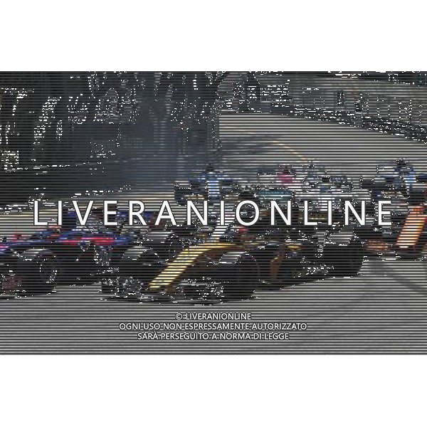 Nico Hulkenberg (GER) Renault Sport F1 Team RS17 at the start of the race. 28.05.2017. Formula 1 World Championship, Rd 6, Monaco Grand Prix, Monte Carlo, Monaco, Race Day. / AGENZIA ALDO LIVERANI SAS - ITALY ONLY EDITORIAL USE ONLY