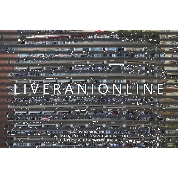 Fans on apartment balconies. 28.05.2017. Formula 1 World Championship, Rd 6, Monaco Grand Prix, Monte Carlo, Monaco, Race Day. AG ALDO LIVERANI SAS ONLY ITALY