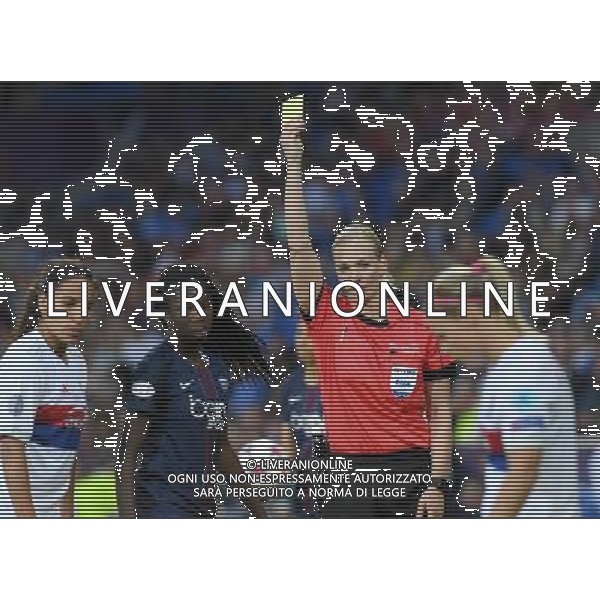 UEFA Women\'s Champions League 2016/2017 Finale Cardiff (Galles) - 01.06.2017 Lione-Paris Saint Germain Nella Foto: bibiana steinhaus - arbitro con cartellino giallo per ammonizione /Ph.Vitez-Ag. Aldo Liverani