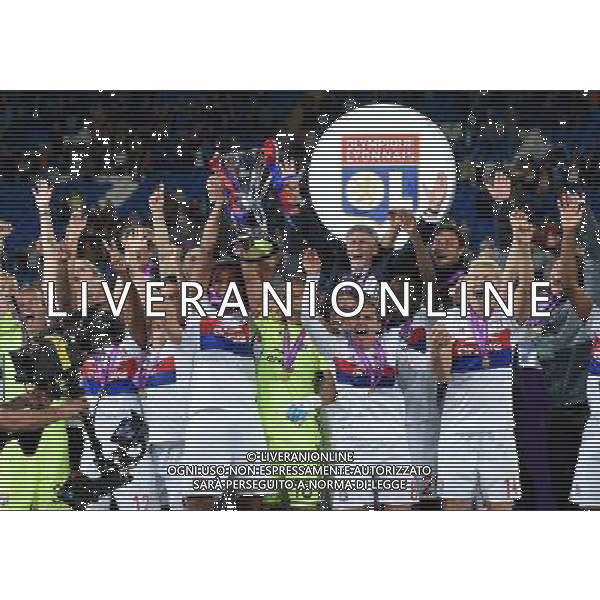 UEFA Women\'s Champions League 2016/2017 Finale Cardiff (Galles) - 01.06.2017 Lione-Paris Saint Germain Nella Foto: l\'esultanza e la gioia delle giocatrici del lione con la coppa dei campioni /Ph.Vitez-Ag. Aldo Liverani
