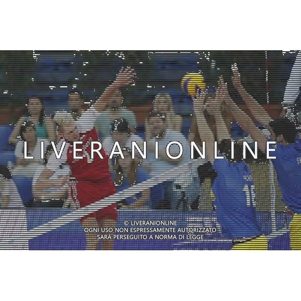 Pesaro - FIVB World League Pool A1 02/06/2017 Brasile Polonia nella foto: ATTACCO MUZAJ ©Claudio Zamagni/Agenzia Aldo Liverani MUZAJ ATTACK AND BRAZIL BLOCK during FIVB World League volleyball pool A1 match between Brazil and Poland at Adriatic Arena on June 02, 2017 in Adriatic Arena Pesaro 
