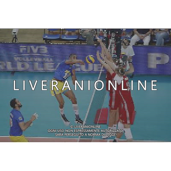 Pesaro - FIVB World League Pool A1 02/06/2017 Brasile Polonia nella foto: ATTACCO MAURICIO ©Claudio Zamagni/Agenzia Aldo Liverani MAURICIO ATTACK AND POLAND BLOCK during FIVB World League volleyball pool A1 match between Brazil and Poland at Adriatic Arena on June 02, 2017 in Adriatic Arena Pesaro 