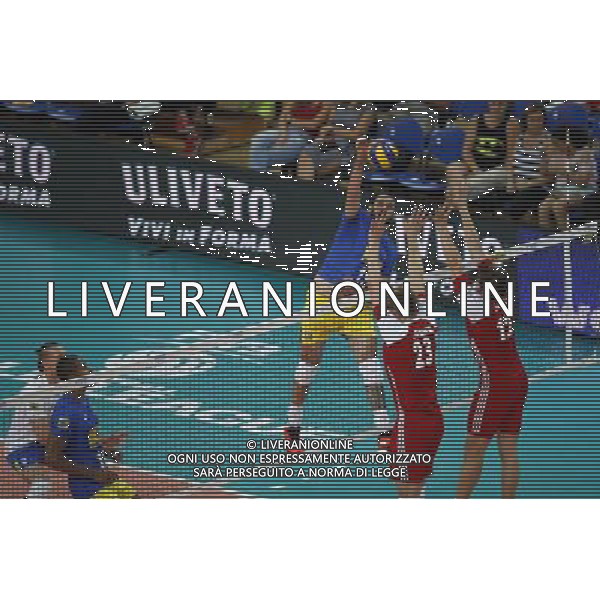 Pesaro - FIVB World League Pool A1 02/06/2017 Brasile Polonia nella foto: ATTACCO MAURICIO ©Claudio Zamagni/Agenzia Aldo Liverani MAURICIO ATTACK AND POLAND BLOCK during FIVB World League volleyball pool A1 match between Brazil and Poland at Adriatic Arena on June 02, 2017 in Adriatic Arena Pesaro 