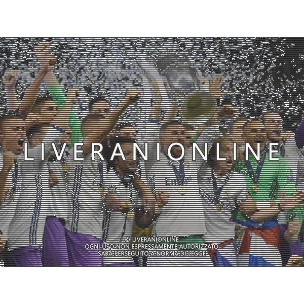 UEFA Champions League 2016/2017 Finale Cardiff (Galles) - 03.06.2017 Juventus-Real Madrid Nella Foto: sergio ramos alza la coppa - esultanza e festeggiamenti dopo la vittoria /Ph.Vitez-Ag. Aldo Liverani