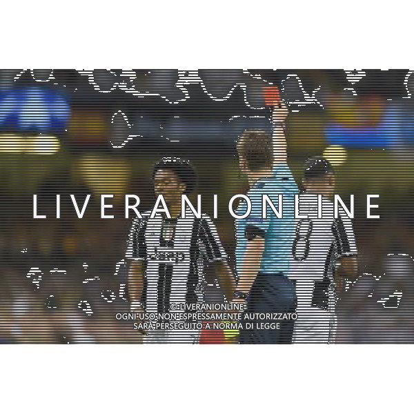 2017.06.03 Cardiff Pilka nozna Final UEFA Liga Mistrzow sezon 2016/2017 Juventus Turyn - Real Madryt N/z czerwona karta (red card) Juan Cuadrado Foto Pawel Andrachiewicz / PressFocus 2017.06.03 Cardiff Football Final UEFA Champions League season 2016/2017 FC Juventus Turin - Real Madrid czerwona karta (red card) Juan Cuadrado Credit: Pawel Andrachiewicz / PressFocus / NEWSPIX.PL --- Newspix.pl POLAND OUT!!! *** Local Caption *** www.newspix.pl mail us: info@newspix.pl call us: 0048 022 23 22 222 --- Polish Picture Agency by Ringier Axel Springer Poland