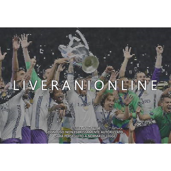 UEFA Champions League 2016/2017 Finale Cardiff (Galles) - 03.06.2017 Juventus-Real Madrid Nella Foto:Sergio Ramos alza la coppa /Ph.Vitez-Ag. Aldo Liverani