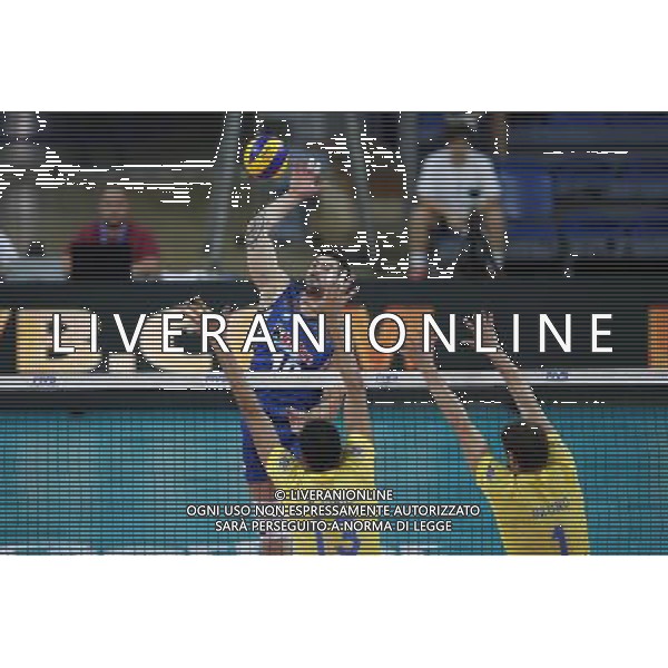 Pesaro - FIVB World League Pool A1 04/06/2017 Italia - Brasile nella foto: LANZA ATTACCA ©Claudio Zamagni/Agenzia Aldo Liverani LANZA ATTACK AND BRAZIL BLOCK during FIVB World League volleyball pool A1 match between Italy and Brazil at Adriatic Arena on June 04, 2017 in Pesaro Photo credit Claudio Zamagni/Aldo Liverani Photo Agency