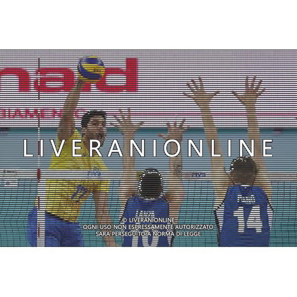 Pesaro - FIVB World League Pool A1 04/06/2017 Italia - Brasile nella foto: ATTACCO EVARDO E MURO ITALIA ©Claudio Zamagni/Agenzia Aldo Liverani EVARDO ATTACK AND ITALY BLOCK during FIVB World League volleyball pool A1 match between Italy and Brazil at Adriatic Arena on June 04, 2017 in Pesaro Photo credit Claudio Zamagni/Aldo Liverani Photo Agency