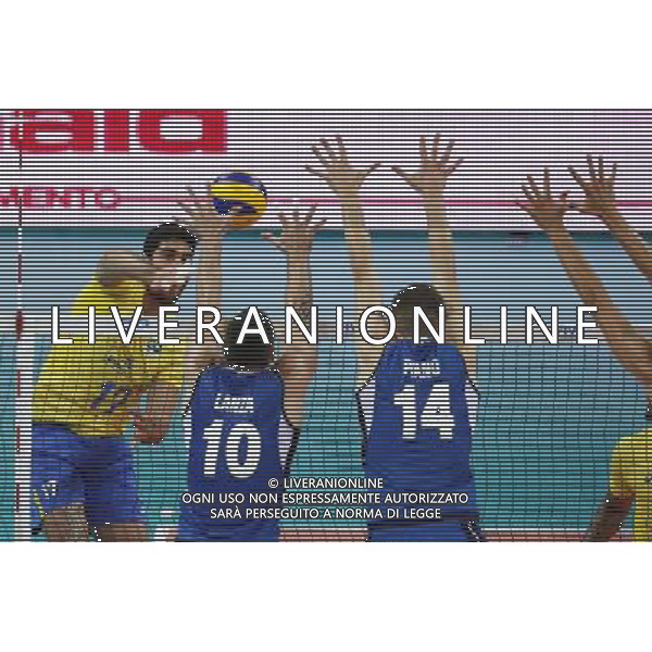 Pesaro - FIVB World League Pool A1 04/06/2017 Italia - Brasile nella foto: ATTACCO EVARDO E MURO ITALIA ©Claudio Zamagni/Agenzia Aldo Liverani EVARDO ATTACK AND ITALY BLOCK during FIVB World League volleyball pool A1 match between Italy and Brazil at Adriatic Arena on June 04, 2017 in Pesaro Photo credit Claudio Zamagni/Aldo Liverani Photo Agency