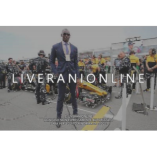 Bismack Biyombo, NBA Basketball Player, with the Renault Sport F1 Team, on the grid. 11.06.2017. Formula 1 World Championship, Rd 7, Canadian Grand Prix, Montreal, Canada, Race Day. / AGENZIA ALDO LIVERANI SAS - ITALY ONLY EDITORIAL USE ONLY