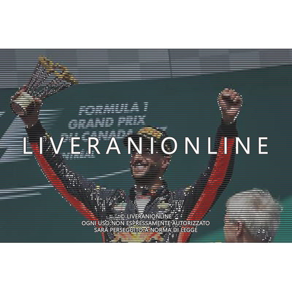 Daniel Ricciardo (AUS) Red Bull Racing celebrates his third position on the podium. 11.06.2017. Formula 1 World Championship, Rd 7, Canadian Grand Prix, Montreal, Canada, Race Day. / AGENZIA ALDO LIVERANI SAS - ITALY ONLY EDITORIAL USE ONLY