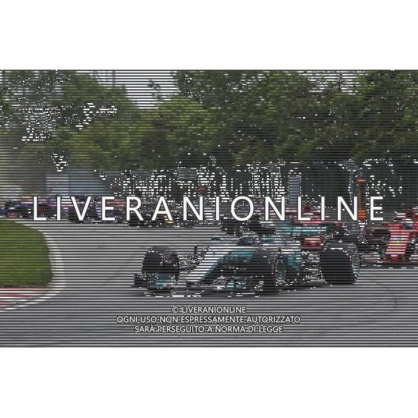 Valtteri Bottas (FIN) Mercedes AMG F1 W08 at the start of the race as Carlos Sainz Jr (ESP) Scuderia Toro Rosso STR12 crashes. 11.06.2017. Formula 1 World Championship, Rd 7, Canadian Grand Prix, Montreal, Canada, Race Day. / AGENZIA ALDO LIVERANI SAS - ITALY ONLY EDITORIAL USE ONLY