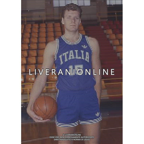 RETROSPETTIVA STEFANO RUSCONI BASKET NELLA FOTO STEFANO RUSCONI CON LA MAGLIA DELLA NAZIONALE ITALIANA AG ALDO LIVERANI SAS