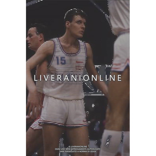 RETROSPETTIVA STEFANO RUSCONI BASKET NELLA FOTO STEFANO RUSCONI CON LA MAGLIA DI VARESE AG ALDO LIVERANI SAS