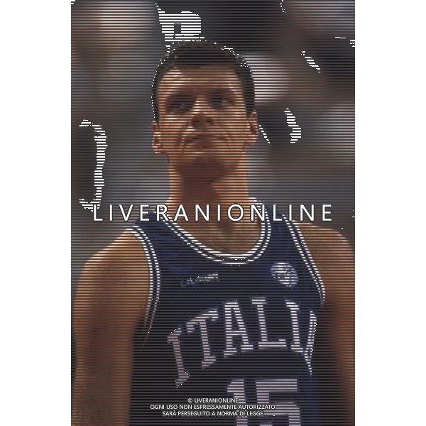 RETROSPETTIVA STEFANO RUSCONI BASKET NELLA FOTO STEFANO RUSCONI CON LA MAGLIA DELLA NAZIONALE ITALIANA AG ALDO LIVERANI SAS