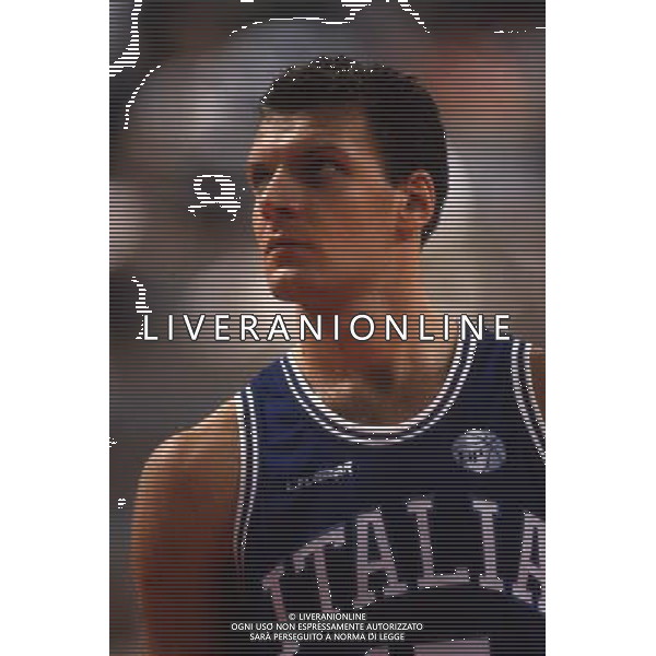 RETROSPETTIVA STEFANO RUSCONI BASKET NELLA FOTO STEFANO RUSCONI CON LA MAGLIA DELLA NAZIONALE ITALIANA AG ALDO LIVERANI SAS