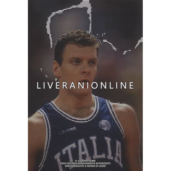 RETROSPETTIVA STEFANO RUSCONI BASKET NELLA FOTO STEFANO RUSCONI CON LA MAGLIA DELLA NAZIONALE ITALIANA AG ALDO LIVERANI SAS