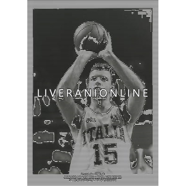 RETROSPETTIVA STEFANO RUSCONI BASKET NELLA FOTO STEFANO RUSCONI CON LA MAGLIA DELLA NAZIONALE ITALIANA AG ALDO LIVERANI SAS