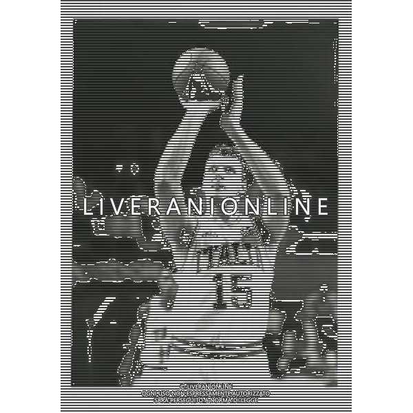 RETROSPETTIVA STEFANO RUSCONI BASKET NELLA FOTO STEFANO RUSCONI CON LA MAGLIA DELLA NAZIONALE ITALIANA AG ALDO LIVERANI SAS