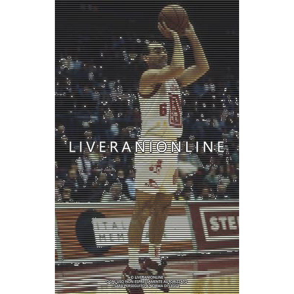 RETROSPETTIVA FLAVIO PORTALUPPI BASKET NELLA FOTO FLAVIO PORTALUPPI CON LA MAGLIA DELLA STEFANEL MILANO AG ALDO LIVERANI SAS