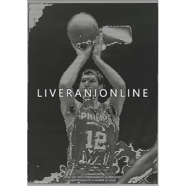 RETROSPETTIVA ANTONELLO RIVA BASKET NELLA FOTO ANTONELLO RIVA CON LA MAGLIA DELLA PHILIPS MILANO AG ALDO LIVERANI SAS