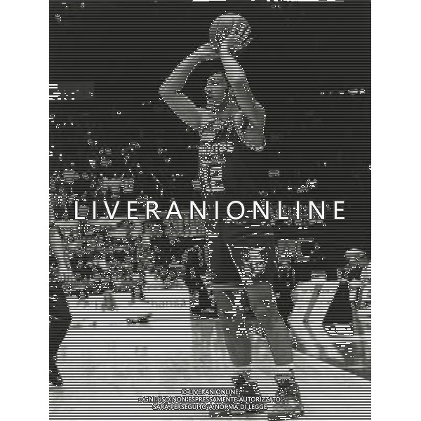 RETROSPETTIVA ANTONELLO RIVA BASKET NELLA FOTO ANTONELLO RIVA CON LA MAGLIA DELLA PHILIPS MILANO AG ALDO LIVERANI SAS