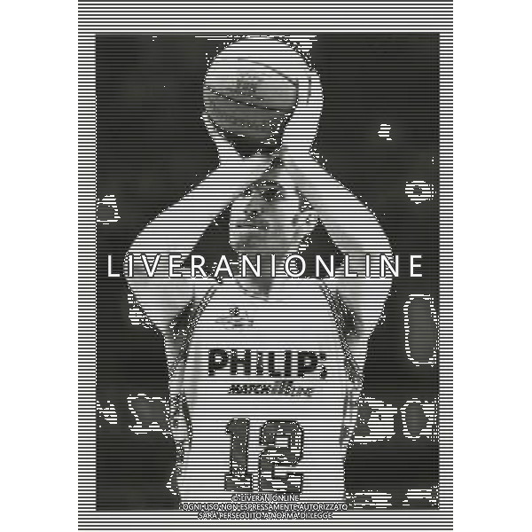 RETROSPETTIVA ANTONELLO RIVA BASKET NELLA FOTO ANTONELLO RIVA CON LA MAGLIA DELLA PHILIPS MILANO AG ALDO LIVERANI SAS