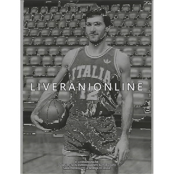 RETROSPETTIVA ANTONELLO RIVA BASKET NELLA FOTO ANTONELLO RIVA CON LA MAGLIA DELLA NAZIONALE ITALIANA AG ALDO LIVERANI SAS