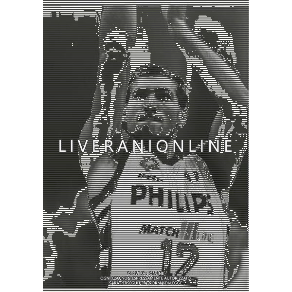 RETROSPETTIVA ANTONELLO RIVA BASKET NELLA FOTO ANTONELLO RIVA CON LA MAGLIA DELLA PHILIPS MILANO AG ALDO LIVERANI SAS