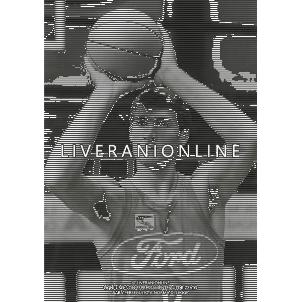 RETROSPETTIVA ANTONELLO RIVA BASKET NELLA FOTO ANTONELLO RIVA CON LA MAGLIA DELLA FORD CANTU AG ALDO LIVERANI SAS
