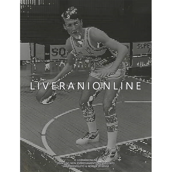 RETROSPETTIVA ANTONELLO RIVA BASKET NELLA FOTO ANTONELLO RIVA CON LA MAGLIA DELLA SQUIBB CANTU AG ALDO LIVERANI SAS
