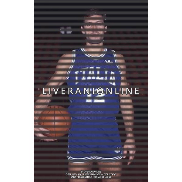 RETROSPETTIVA ANTONELLO RIVA BASKET NELLA FOTO ANTONELLO RIVA CON LA MAGLIA DELLA NAZIONALE ITALIANA AG ALDO LIVERANI SAS