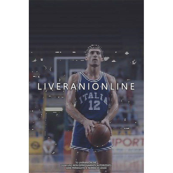RETROSPETTIVA ANTONELLO RIVA BASKET NELLA FOTO ANTONELLO RIVA CON LA MAGLIA DELLA DELLA NAZIONALE ITALIANA AG ALDO LIVERANI SAS