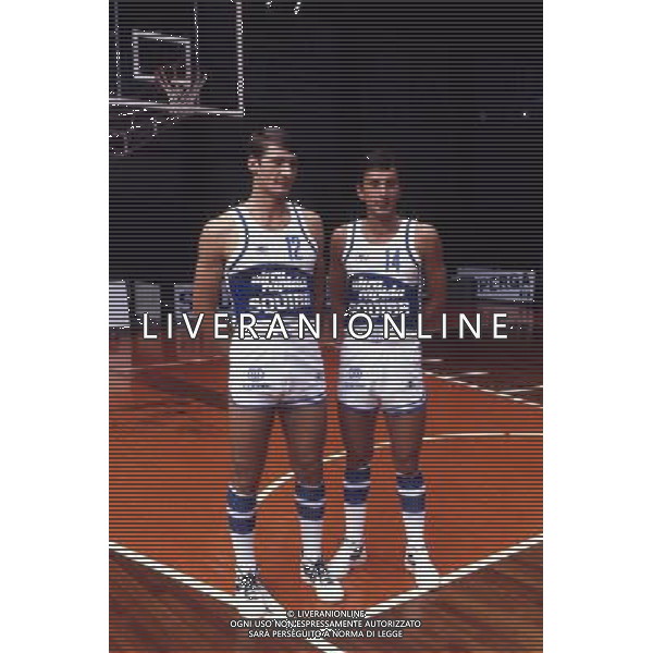 RETROSPETTIVA ANTONELLO RIVA BASKET NELLA FOTO ANTONELLO RIVA CON LA MAGLIA DELLA SQUIBB CANTU E PIERLUIGI MARZORATI AG ALDO LIVERANI SAS