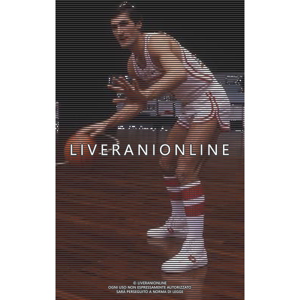 RETROSPETTIVA ANTONELLO RIVA BASKET NELLA FOTO ANTONELLO RIVA CON LA MAGLIA DELLA AREXONS CANTU AG ALDO LIVERANI SAS