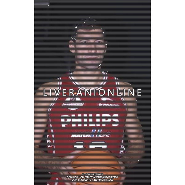 RETROSPETTIVA ANTONELLO RIVA BASKET NELLA FOTO ANTONELLO RIVA CON LA MAGLIA DELLA PHILIPS MILANO AG ALDO LIVERANI SAS