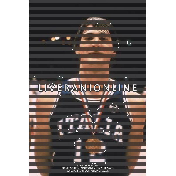 RETROSPETTIVA ANTONELLO RIVA BASKET NELLA FOTO ANTONELLO RIVA CON LA MAGLIA DELLA NAZIONALE ITALIANA AG ALDO LIVERANI SAS