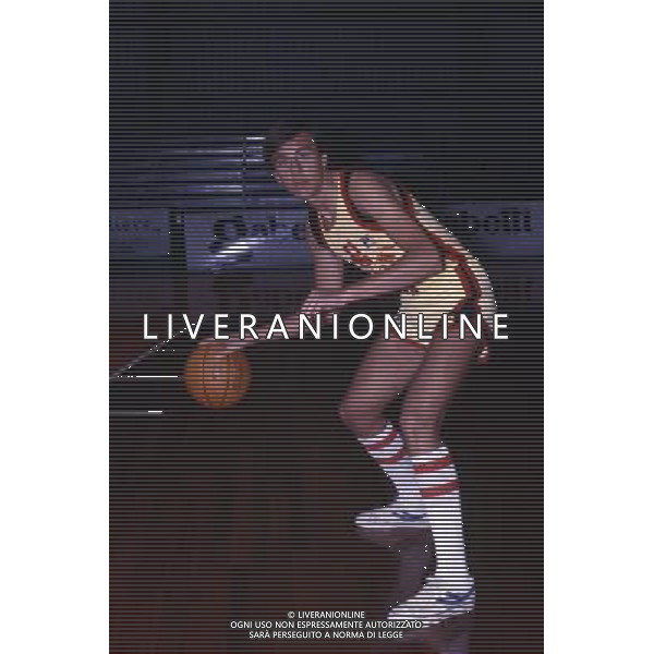 RETROSPETTIVA ANTONELLO RIVA BASKET NELLA FOTO ANTONELLO RIVA CON LA MAGLIA DELLA GABETTI CANTU AG ALDO LIVERANI SAS