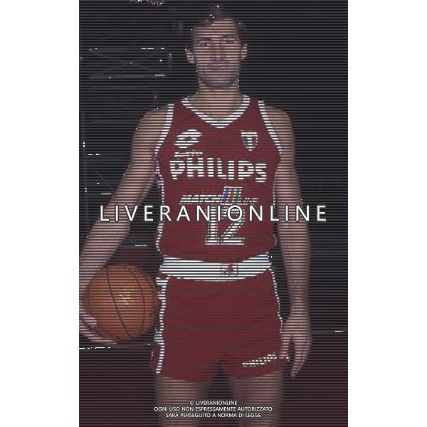 RETROSPETTIVA ANTONELLO RIVA BASKET NELLA FOTO ANTONELLO RIVA CON LA MAGLIA DELLA PHILIPS MILANO AG ALDO LIVERANI SAS
