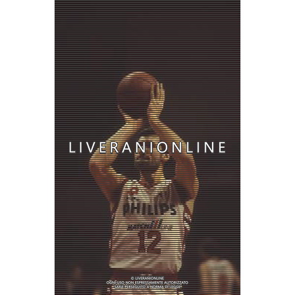 RETROSPETTIVA ANTONELLO RIVA BASKET NELLA FOTO ANTONELLO RIVA CON LA MAGLIA DELLA PHILIPS MILANO AG ALDO LIVERANI SAS