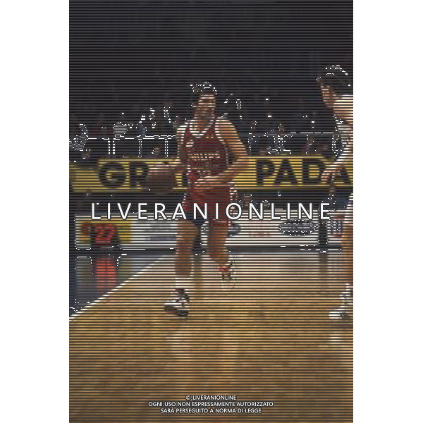 RETROSPETTIVA ANTONELLO RIVA BASKET NELLA FOTO ANTONELLO RIVA CON LA MAGLIA DELLA PHILIPS MILANO AG ALDO LIVERANI SAS